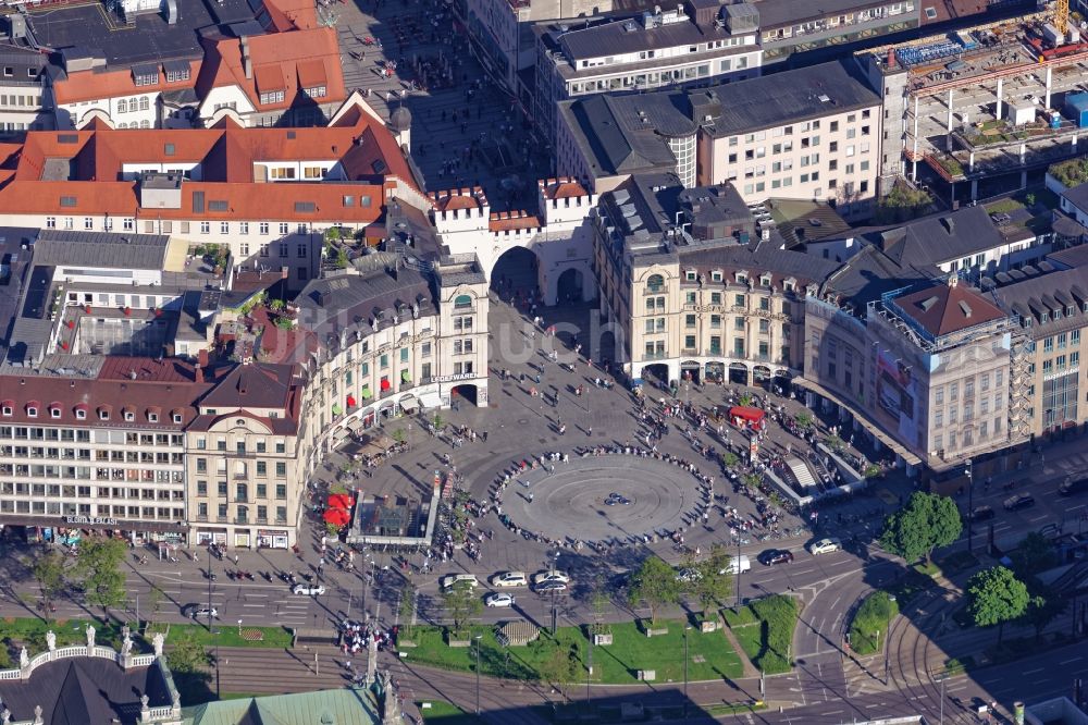 München von oben - Karlsplatz - Stachus in der Innenstadt von München im Bundesland Bayern