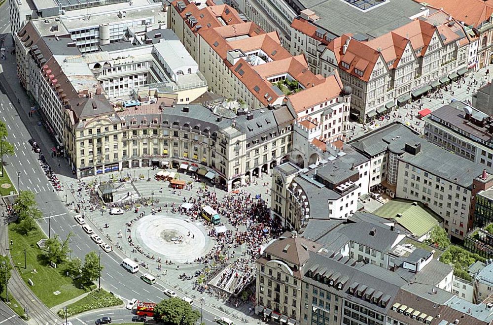 München/ Bayern aus der Vogelperspektive: Karlsplatz/ Stachus im Stadtzentrum von München.