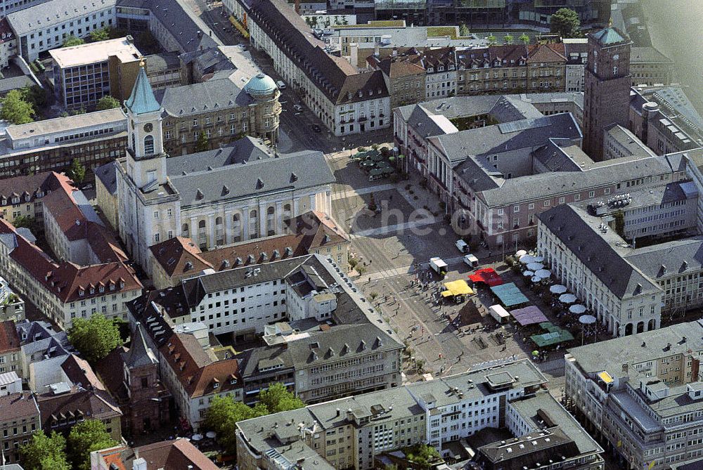 Karlsruhe aus der Vogelperspektive: Karlsruher Stadtkirche und Kaiserstrasse