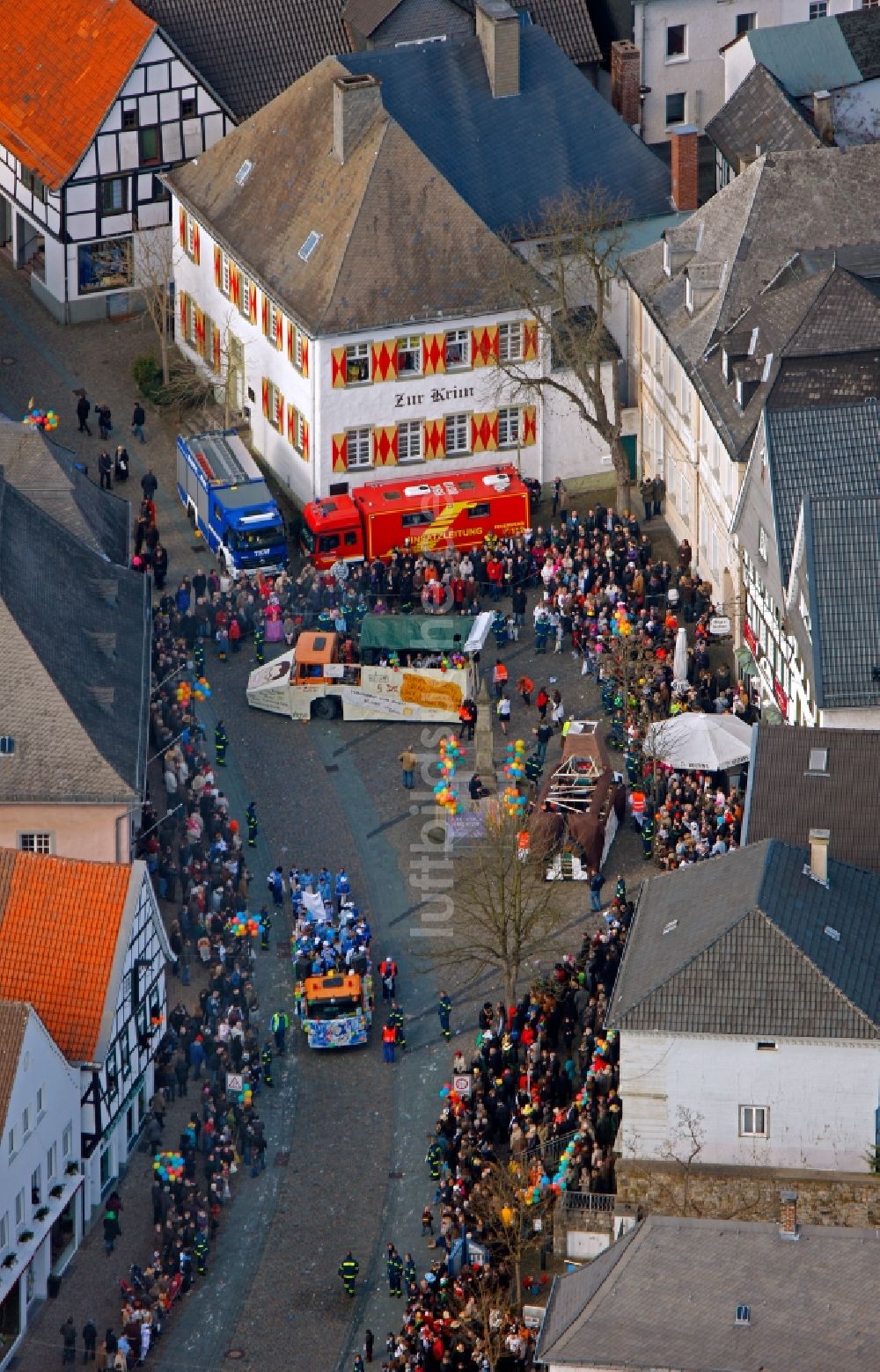 Arnsberg aus der Vogelperspektive: Karneval auf dem Neumarkt in Arnsberg im Bundesland Nordrhein-Westfalen