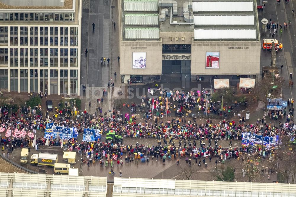 Luftaufnahme Düsseldorf - Karnevalsumzug in Düsseldorf im Bundesland Nordrhein-Westfalen