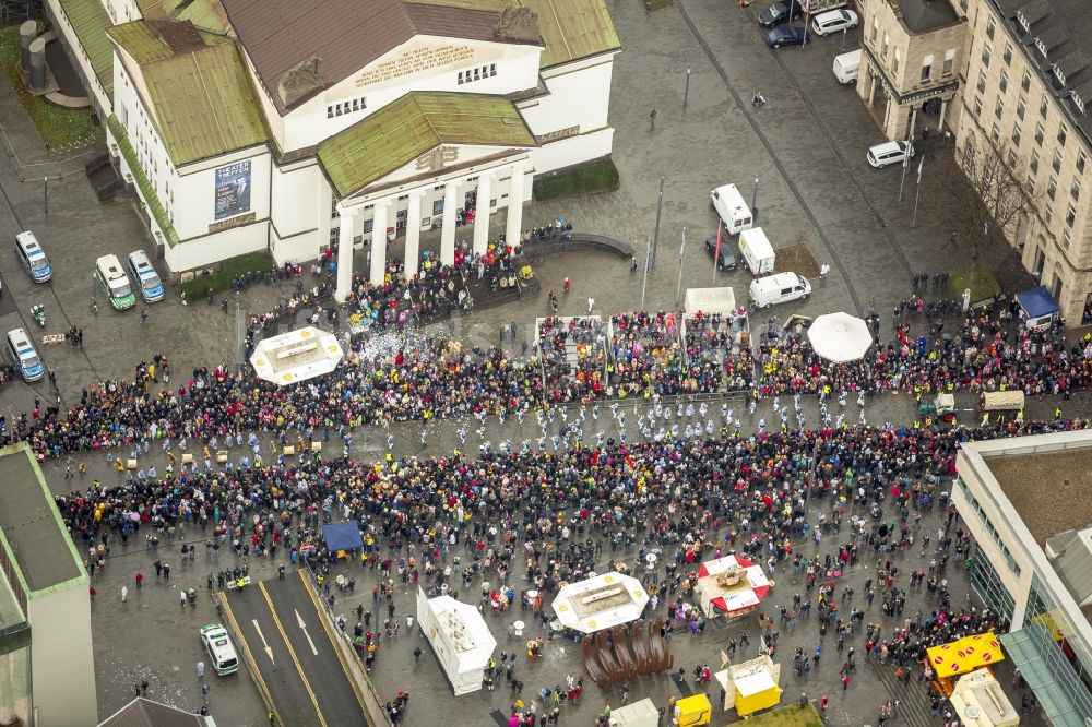 Luftbild Düsseldorf - Karnevalsumzug in Duisburg im Bundesland Nordrhein-Westfalen