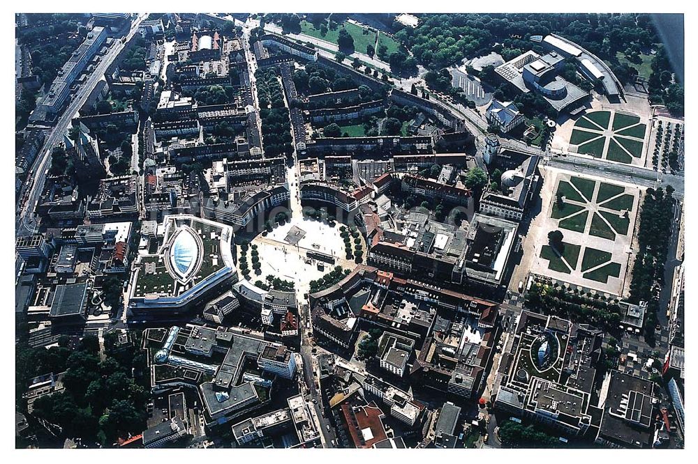 Kassel / Hessen aus der Vogelperspektive: Kassel / Hessen Blick auf das Zentrum von Kassel; im Mittelpunkt der ringförmige Königsplatz mit dem angrenzenden ECE-Einkaufscenter DEZ