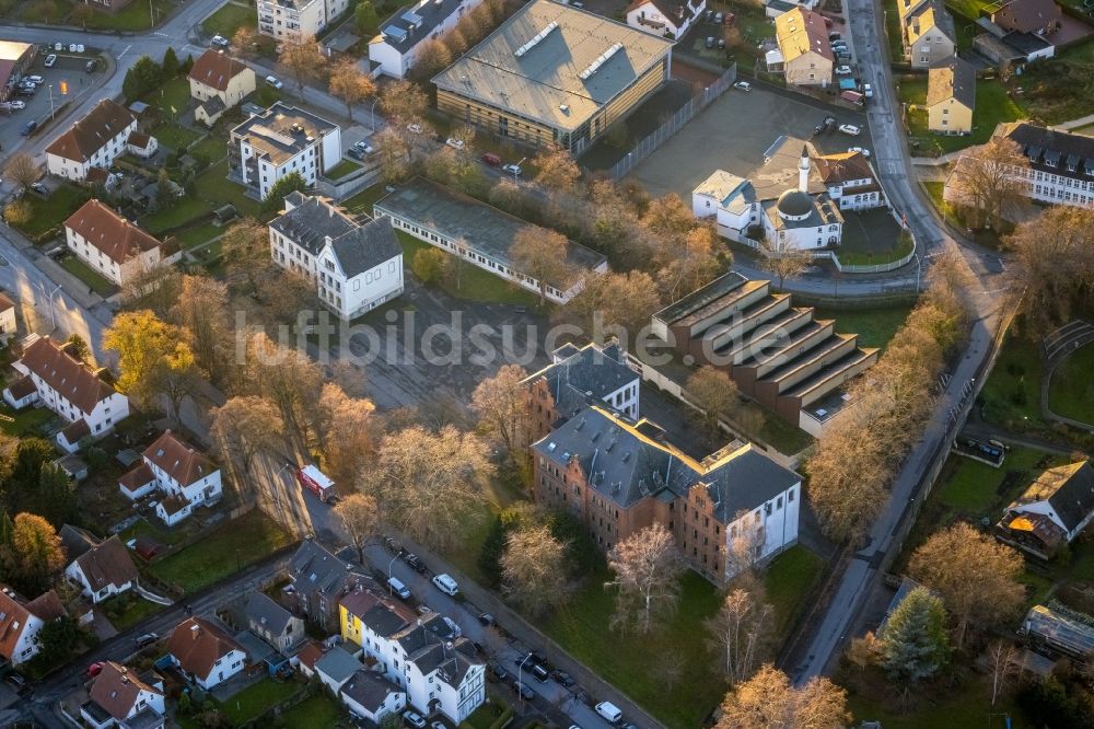 Luftbild Werl - Kath. Hauptschule Overbergschule und Overberg Sporthalle und Werl Zentral Moschee in Werl im Bundesland Nordrhein-Westfalen, Deutschland