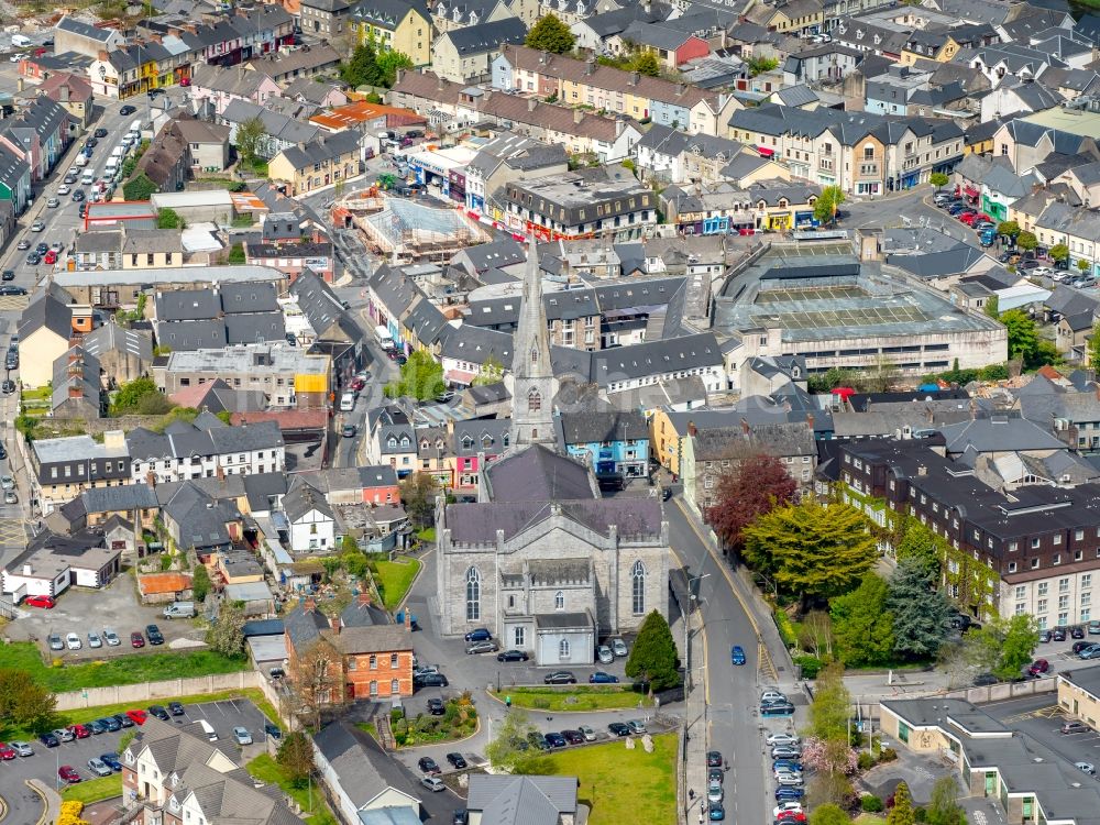 Ennis von oben - Kathedrale in Ennis in Clare, Irland