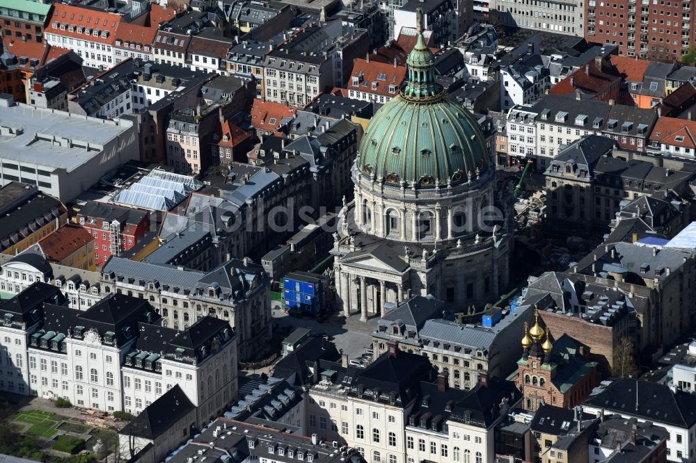 Luftbild Kopenhagen - Kathedrale Frederiks Kirke an der Frederiksgade in Kopenhagen in Region Hovedstaden, Dänemark