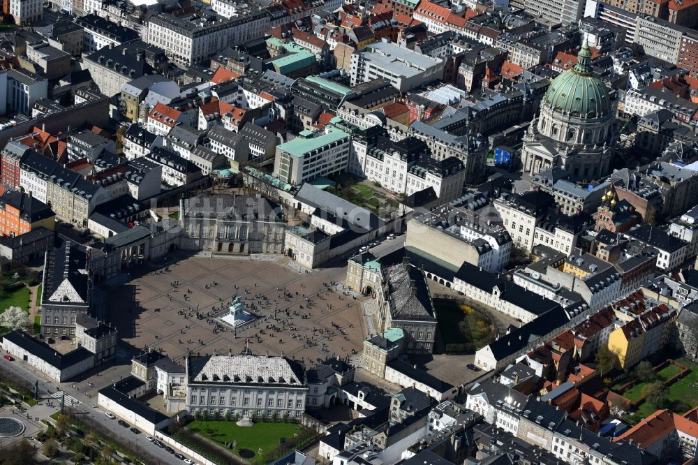 Luftaufnahme Kopenhagen - Kathedrale Frederiks Kirke an der Frederiksgade in Kopenhagen in Region Hovedstaden, Dänemark