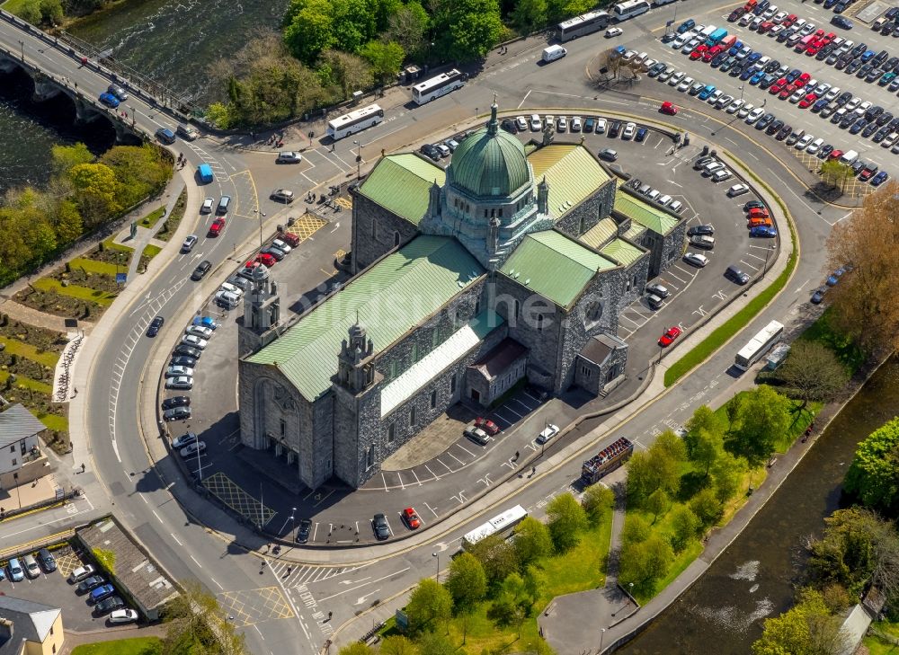 Galway von oben - Kathedrale in Galway, Irland