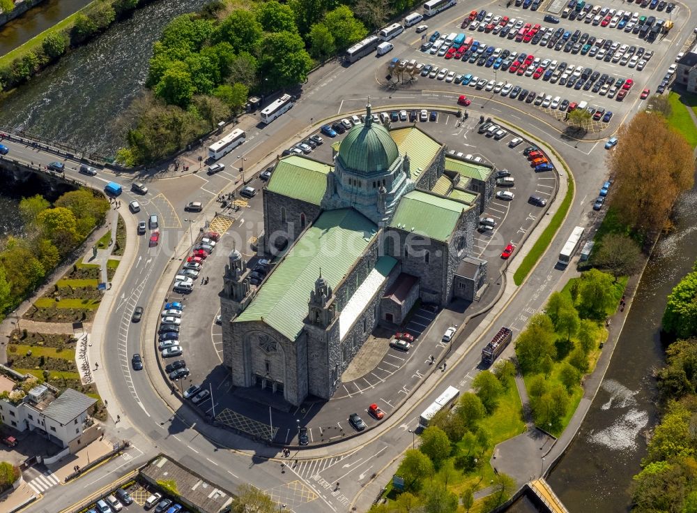 Galway von oben - Kathedrale in Galway, Irland