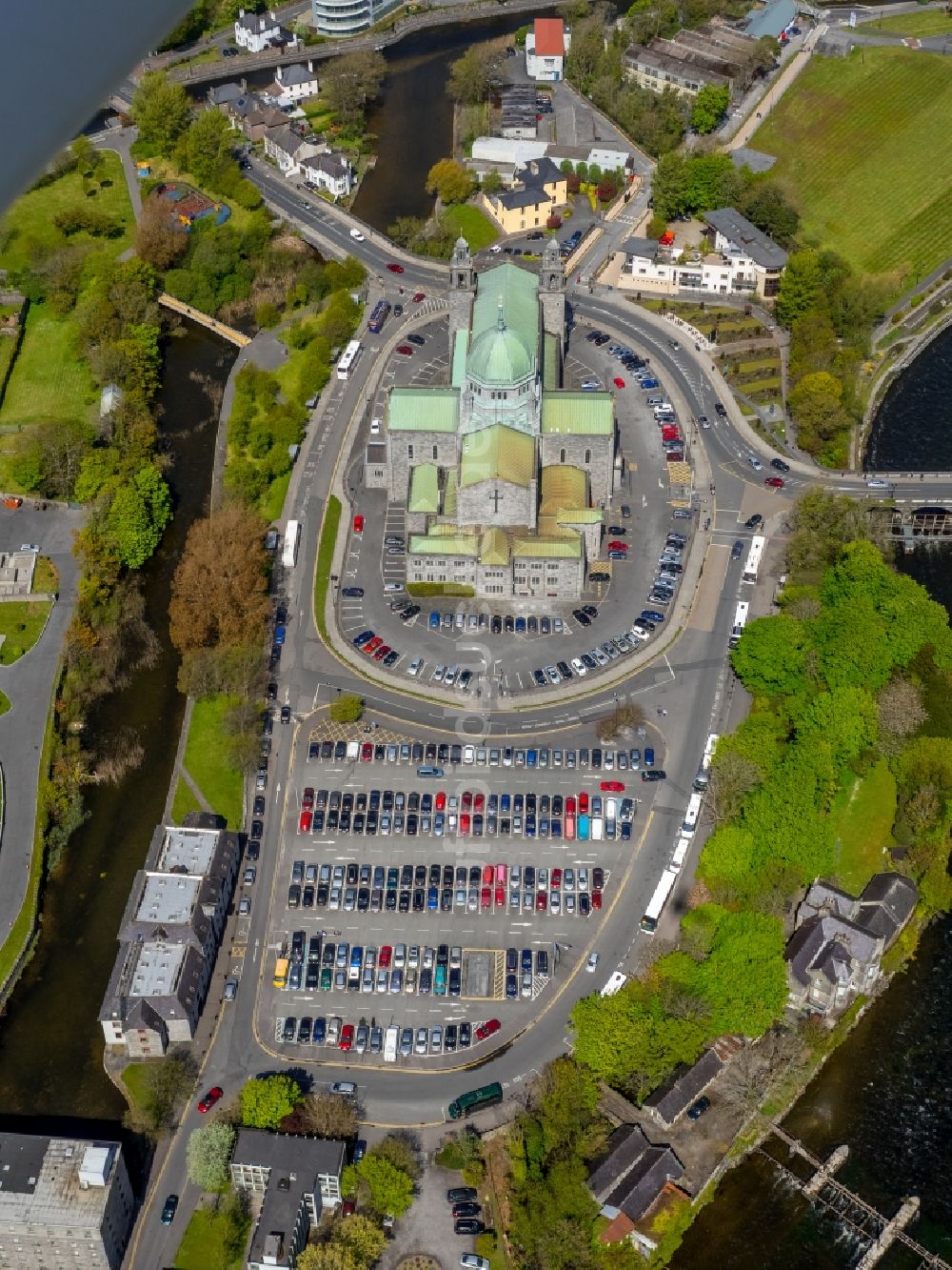 Luftaufnahme Galway - Kathedrale in Galway, Irland