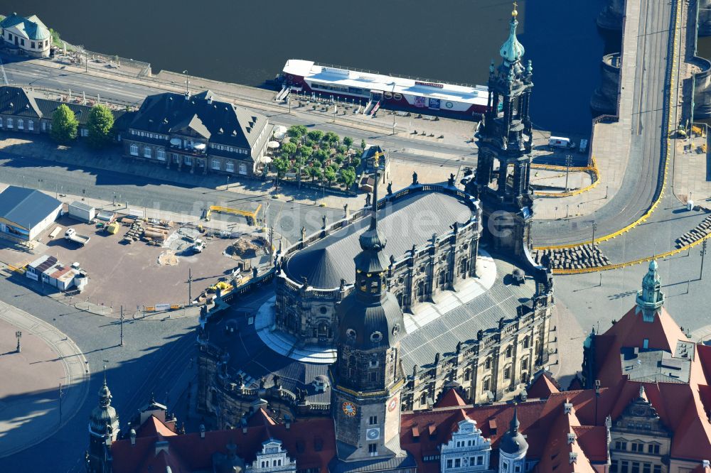 Luftaufnahme Dresden - Kathedrale Kathedrale Sanctissimae Trinitatis -Dresdner Hofkirche in Dresden im Bundesland Sachsen, Deutschland