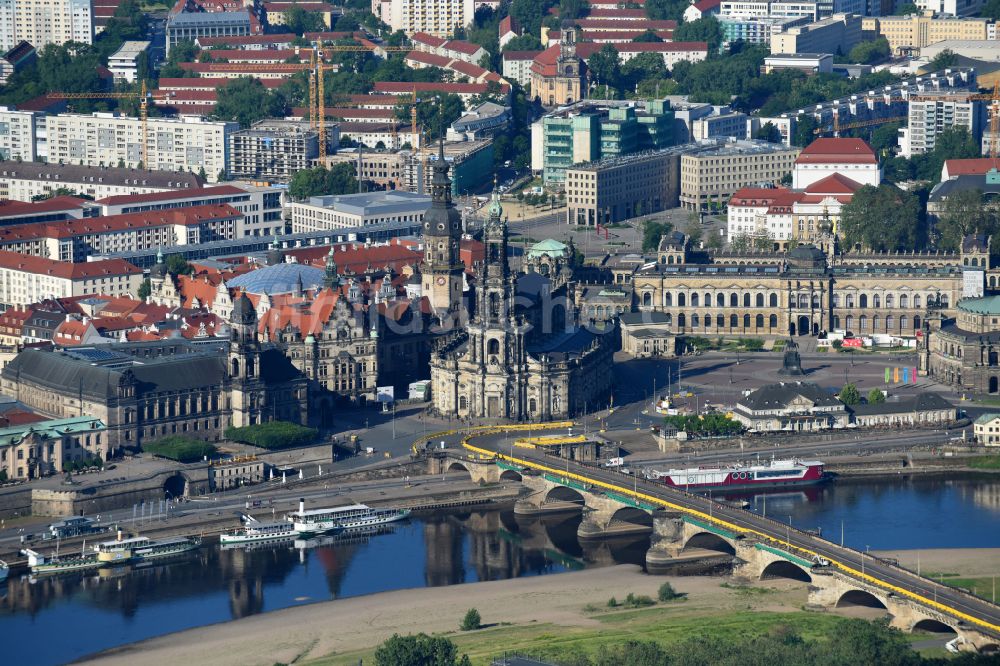 Luftbild Dresden - Kathedrale Kathedrale Sanctissimae Trinitatis -Dresdner Hofkirche in Dresden im Bundesland Sachsen, Deutschland