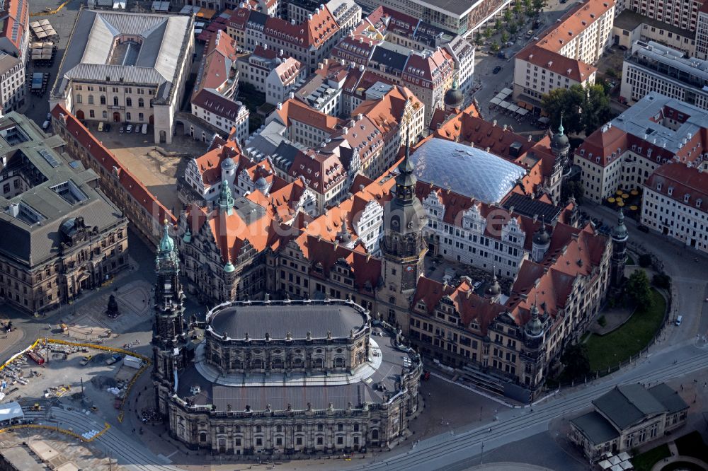 Luftbild Dresden - Kathedrale Kathedrale Sanctissimae Trinitatis -Dresdner Hofkirche in Dresden im Bundesland Sachsen, Deutschland