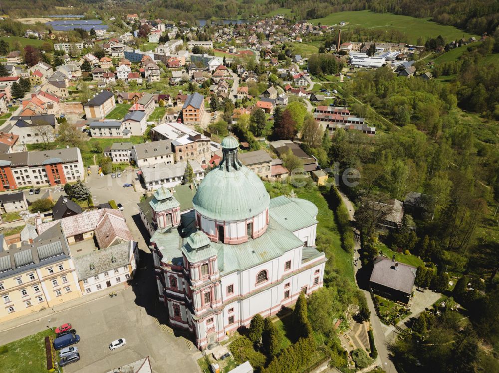 Luftaufnahme Gabel - Kathedrale St. Laurentius in Gabel in Liberecky kraj - Reichenberger Region, Tschechien