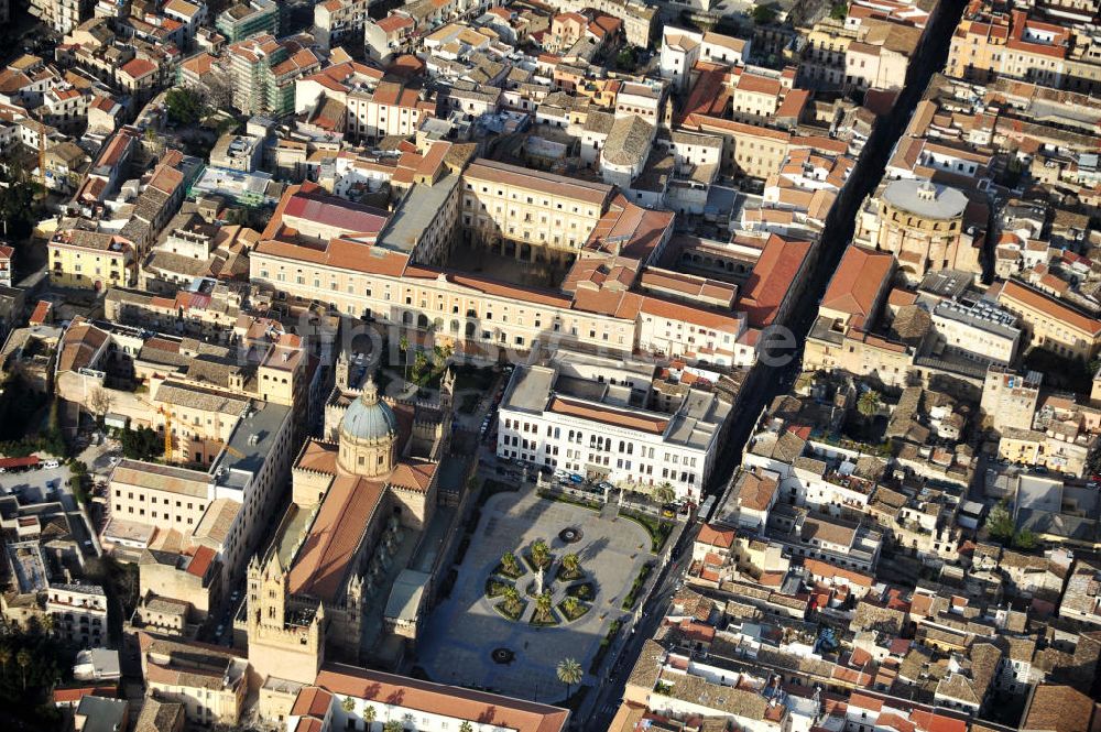 Luftbild Palermo - Kathedrale Maria Santissima Assunta in Palermo auf Sizilien in Italien