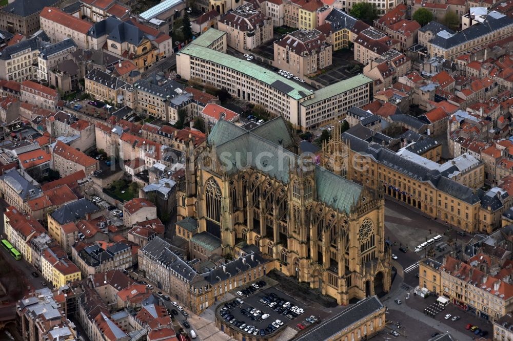 Luftbild Metz - Kathedrale Metz Cathedral am Place d'Armes in Metz in Alsace-Champagne-Ardenne-Lorraine, Frankreich