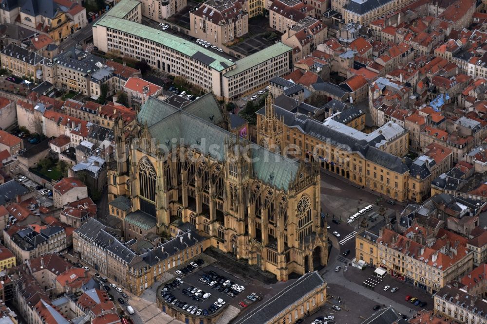 Luftaufnahme Metz - Kathedrale Metz Cathedral am Place d'Armes in Metz in Alsace-Champagne-Ardenne-Lorraine, Frankreich