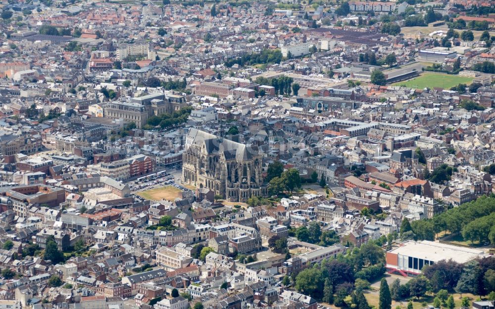 Luftaufnahme Amiens - Kathedrale Notre Dame in Amiens in Hauts-de-France, Frankreich