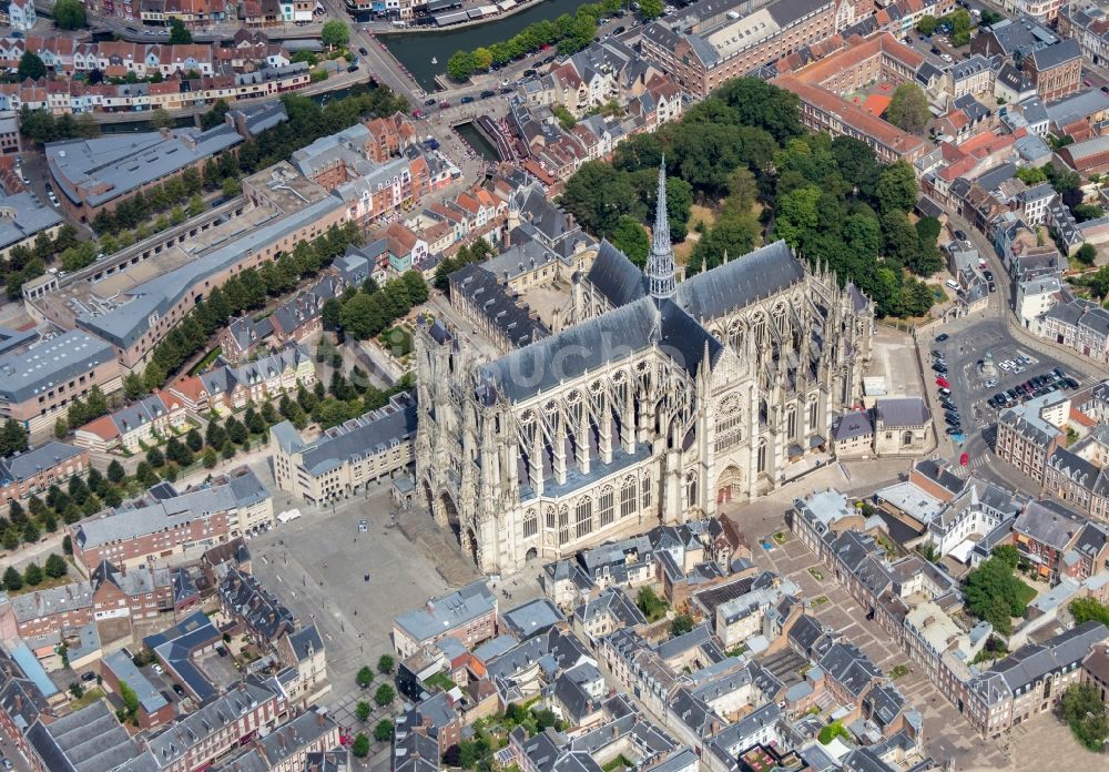 Luftbild Amiens - Kathedrale Notre Dame in Amiens in Hauts-de-France, Frankreich