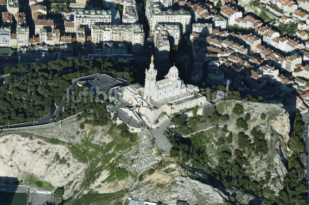 Luftbild Marseille - Kathedrale Notre-Dame-de-la-Garde an der Rue Fort du Sanctuaire in Marseille in Provence-Alpes-Cote d'Azur, Frankreich