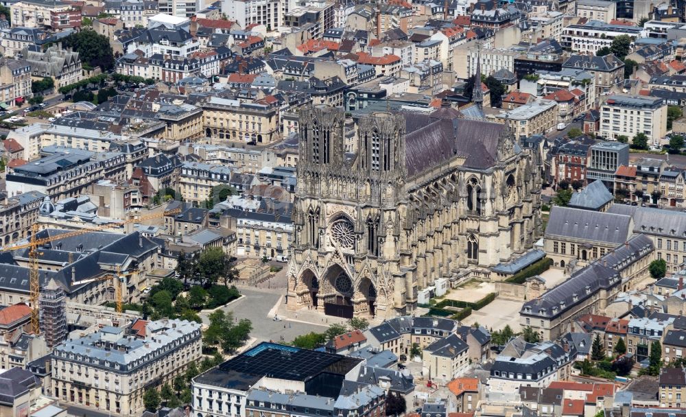 Luftaufnahme Reims - Kathedrale Notre Dame in Reims in Grand Est, Frankreich