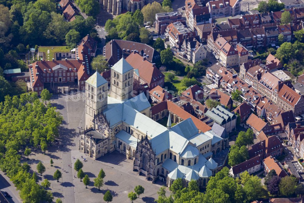 Münster von oben - Kathedrale St.-Paulus-Dom in Münster im Bundesland Nordrhein-Westfalen, Deutschland