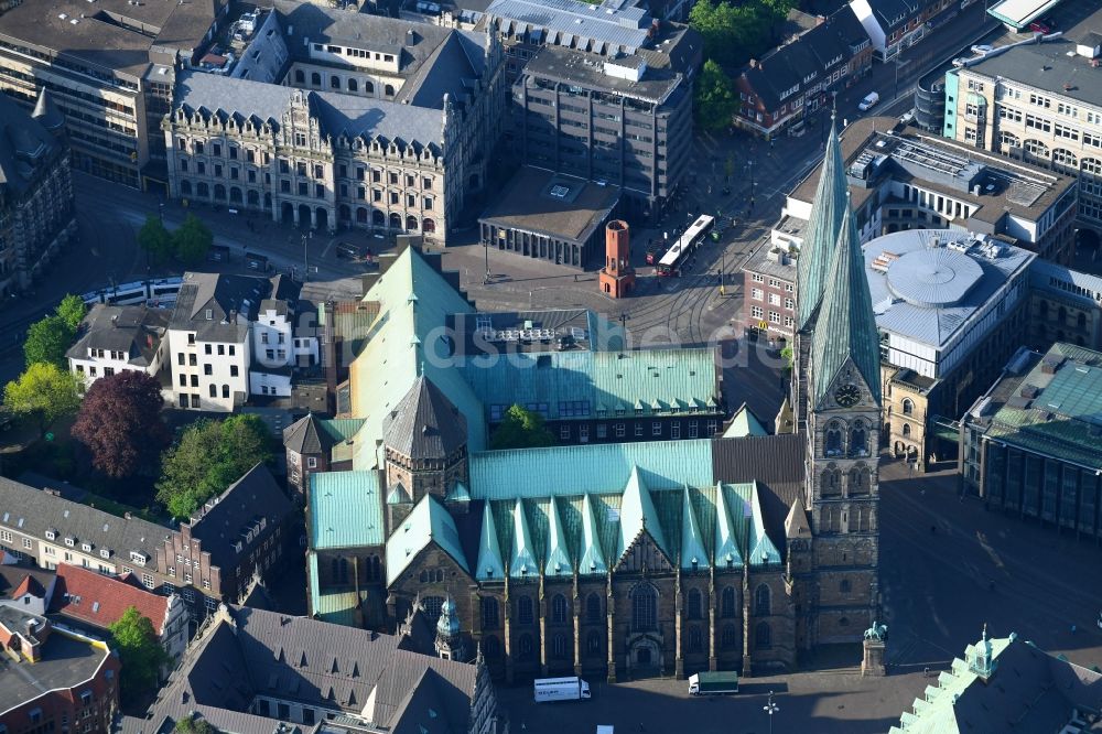 Bremen von oben - Kathedrale Sankt Petri Dom Bremen in der Altstadt in Bremen, Deutschland