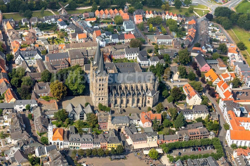 Xanten von oben - Kathedrale Sankt Viktor in Xanten im Bundesland Nordrhein-Westfalen, Deutschland