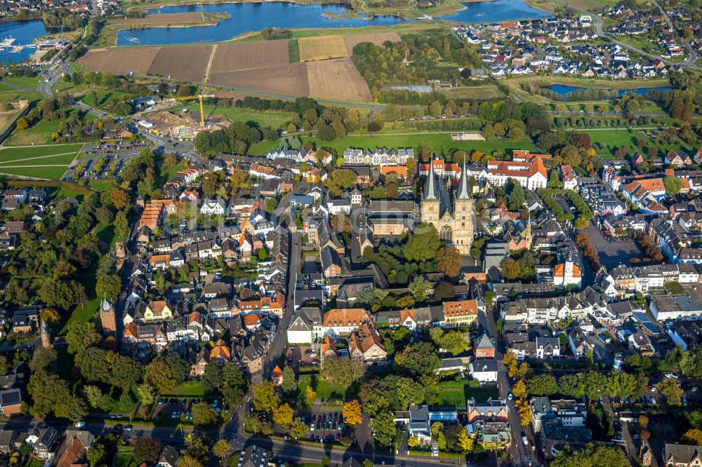 Xanten aus der Vogelperspektive: Kathedrale Sankt Viktor in Xanten im Bundesland Nordrhein-Westfalen, Deutschland