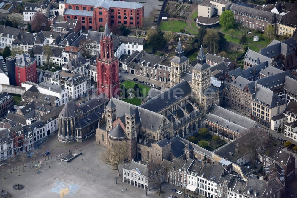 Maastricht von oben - Kathedrale Servaasbasiliek in Maastricht in Limburg, Niederlande