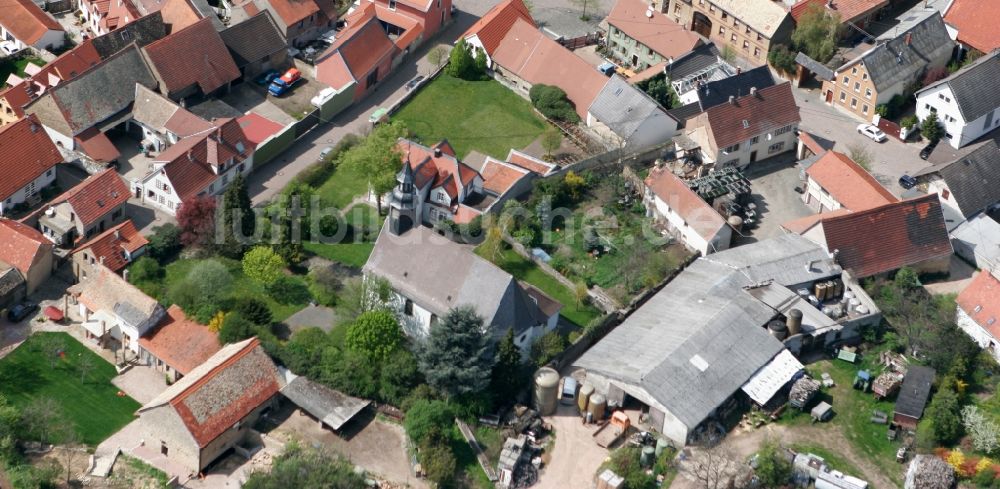 Luftaufnahme Weinolsheim - Katholische Kirche St. Peter in Weinolsheim in Rheinland-Pfalz