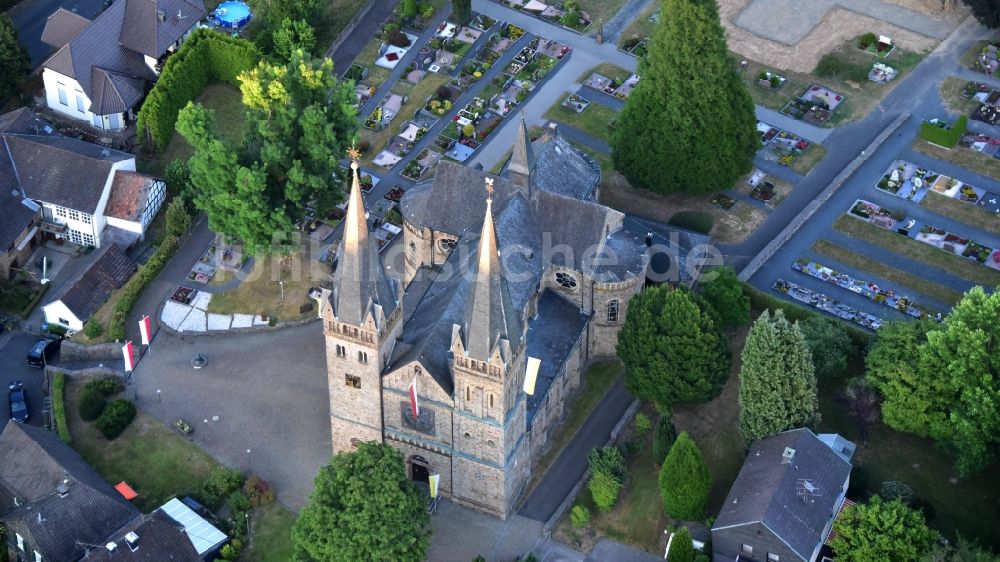 Luftaufnahme Dattenfeld - Katholische Kirche Sankt Laurentius in Dattenfeld im Bundesland Nordrhein-Westfalen, Deutschland