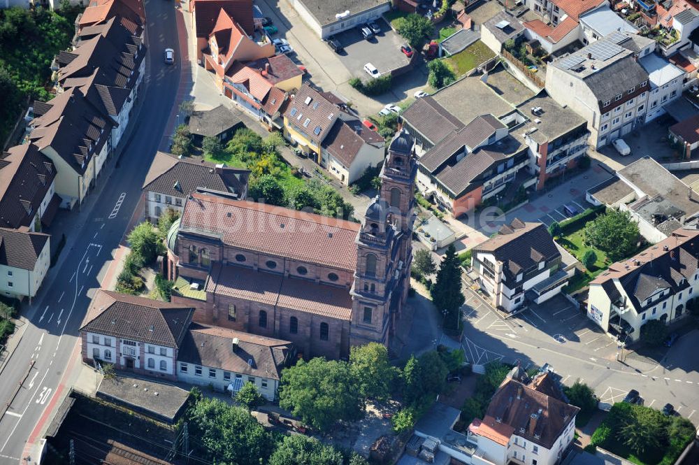 EBERBACH aus der Vogelperspektive: Katholische Pfarrkirche in Eberbach in Baden-Württemberg