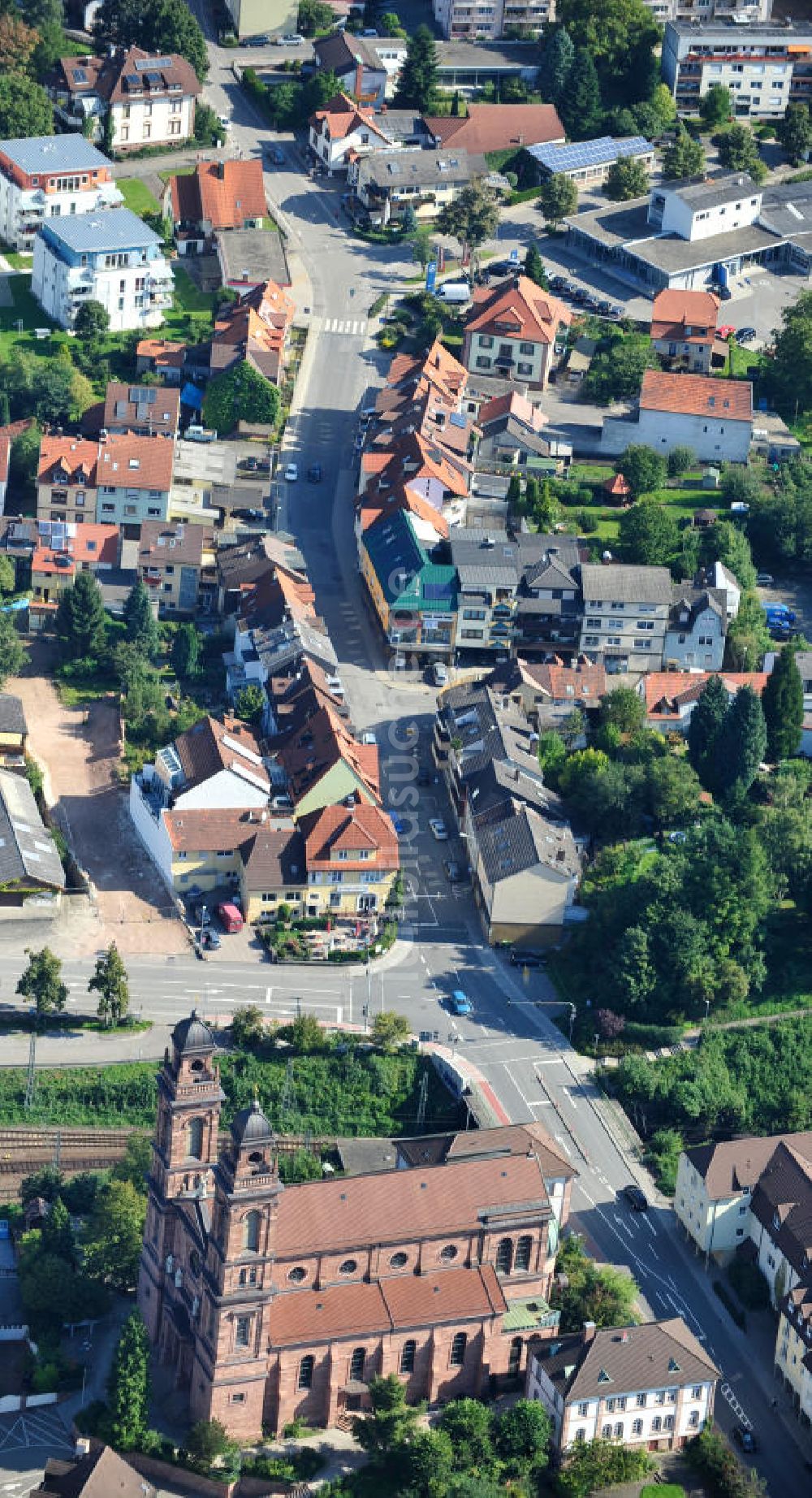 EBERBACH aus der Vogelperspektive: Katholische Pfarrkirche in Eberbach in Baden-Württemberg