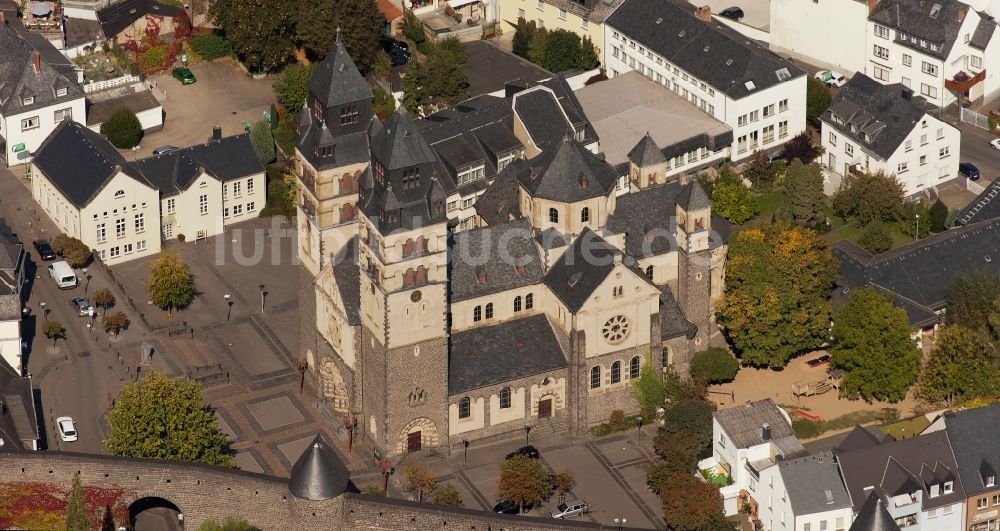 Mayen von oben - Katholische Pfarrkirche Herz Jesu in Mayen im Bundesland Rheinland-Pfalz