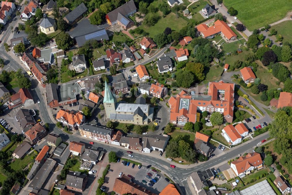 Hamm von oben - Katholische Pfarrkirche St. Regina in Hamm im Bundesland Nordrhein-Westfalen