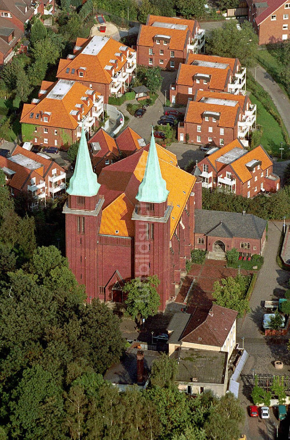 22.09.2000 aus der Vogelperspektive: Katholische Pfarrkirche St. Stephanus