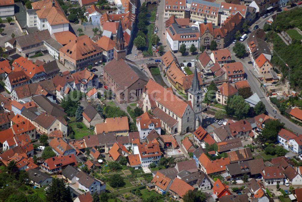 Luftaufnahme Weingarten / Baden - Katholische und Protestantische Kirche in Weingarten / Baden