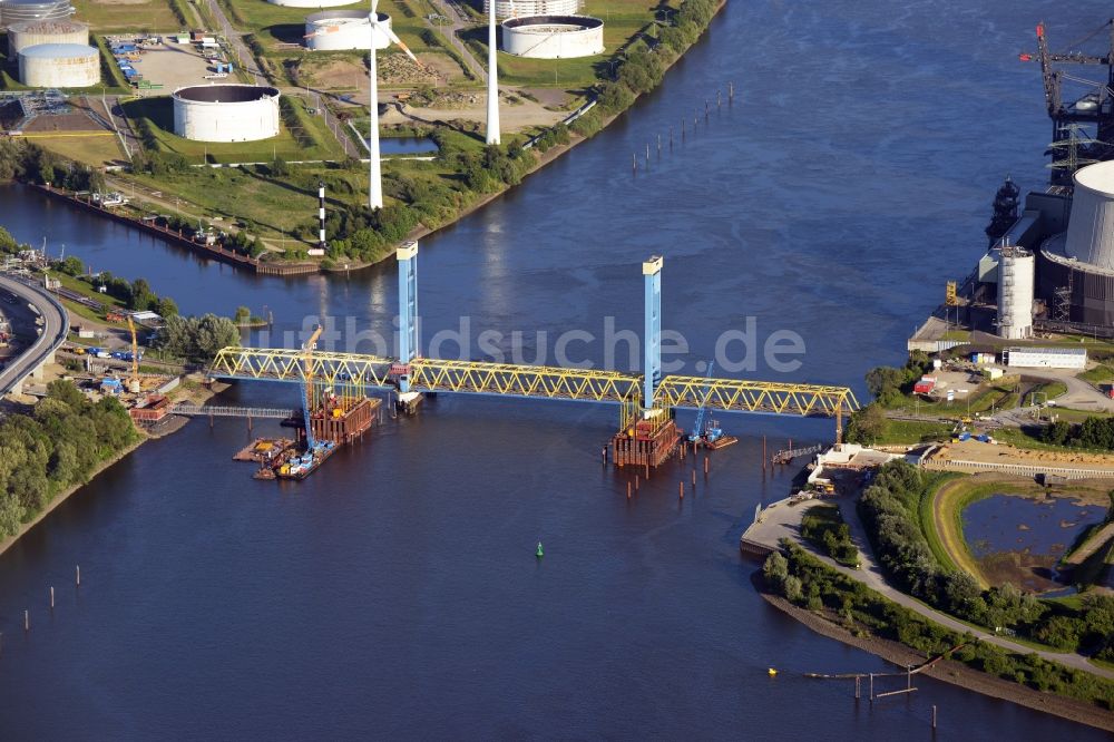 Luftbild Hamburg - Kattwyk- Brücke mit Neubau über der Süderelbe in Hamburg