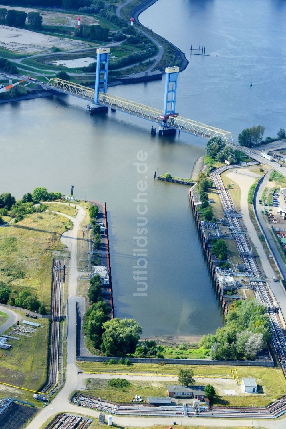 Luftbild Hamburg - Kattwykdamm mit Kattwykbrücke und Rampe in Hamburg-Wilhelmsburg