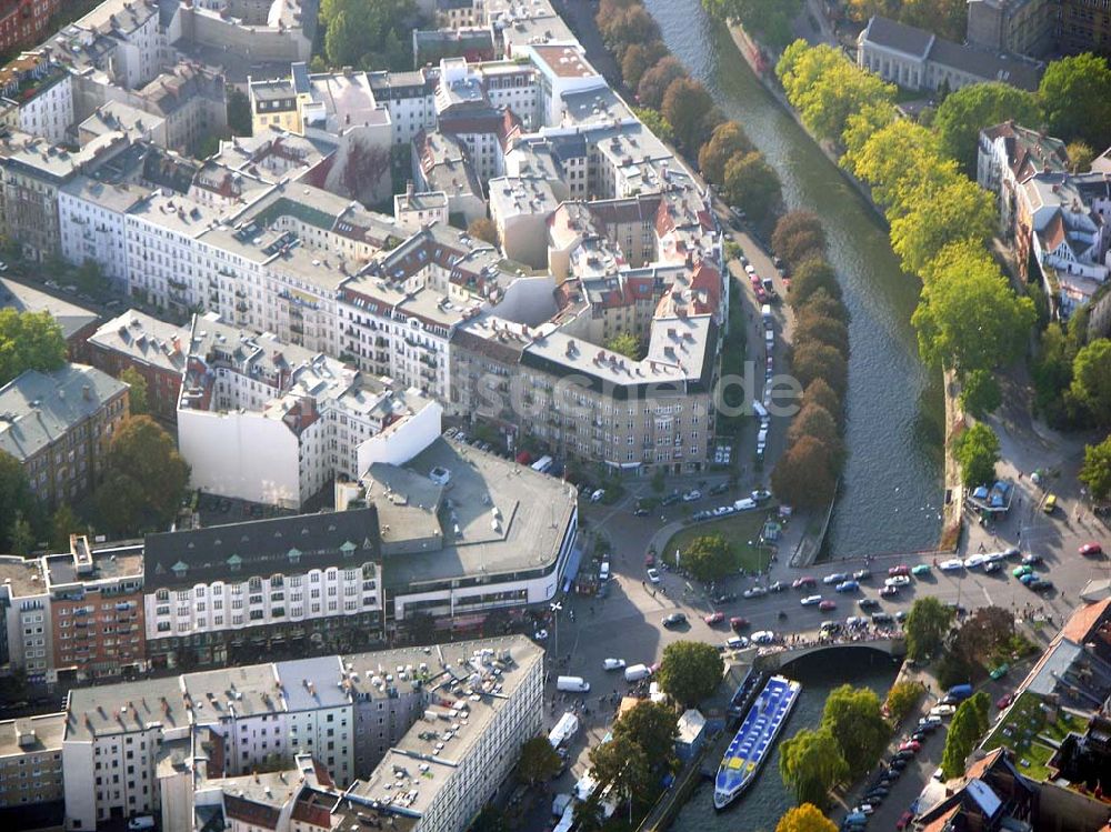 Berlin-Kreuzberg von oben - Kaufhaus Benitz in Berlin-Kreuzberg.