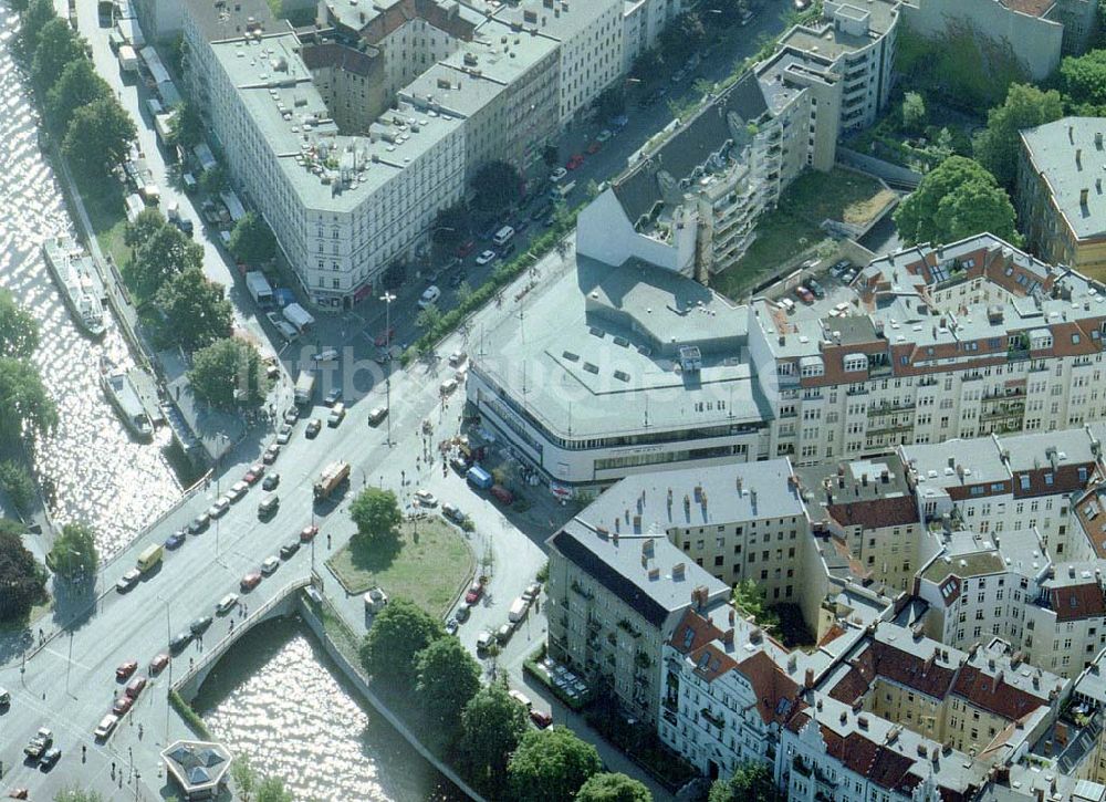 Luftaufnahme Berlin - Kreuzberg - Kaufhaus FOX am Cottbusser Damm 1 in Berlin - Kreuzberg.