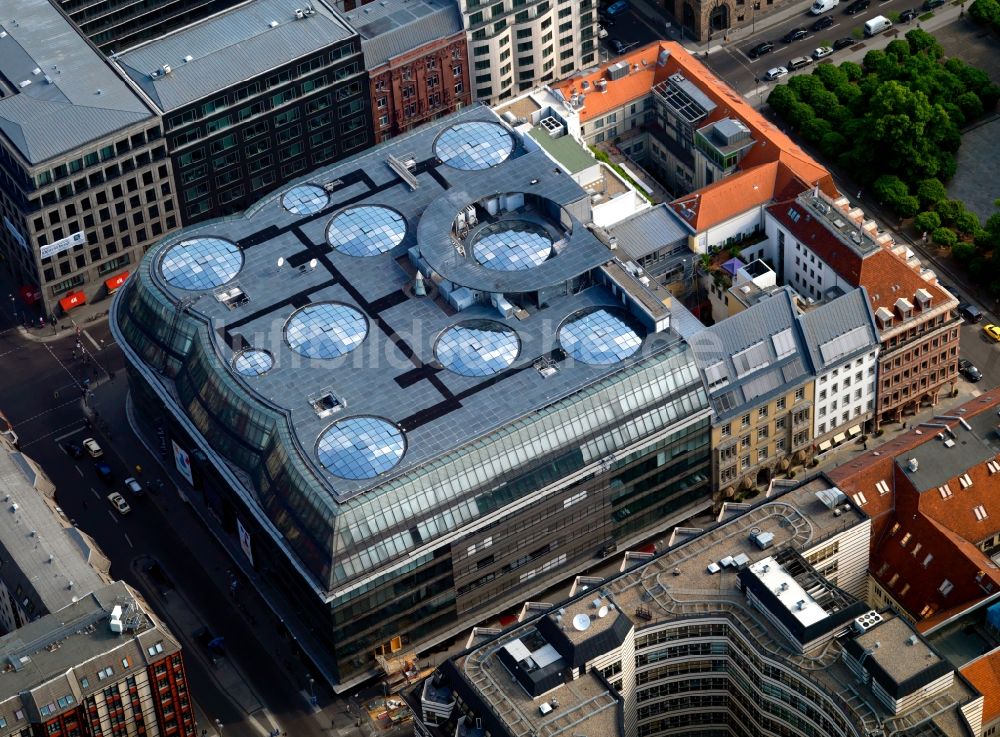 Berlin von oben - Kaufhaus Galerie Lafayette Berlin an der Friedrichstraße in Berlin Mitte