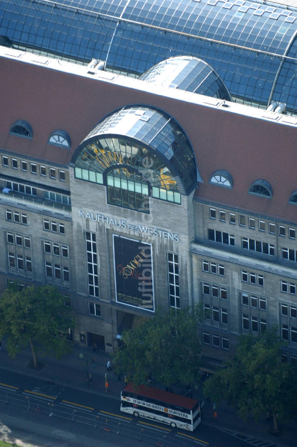 Berlin aus der Vogelperspektive: Kaufhaus des Westens am Wittenbergplatz in Berlin - Charlottenburg