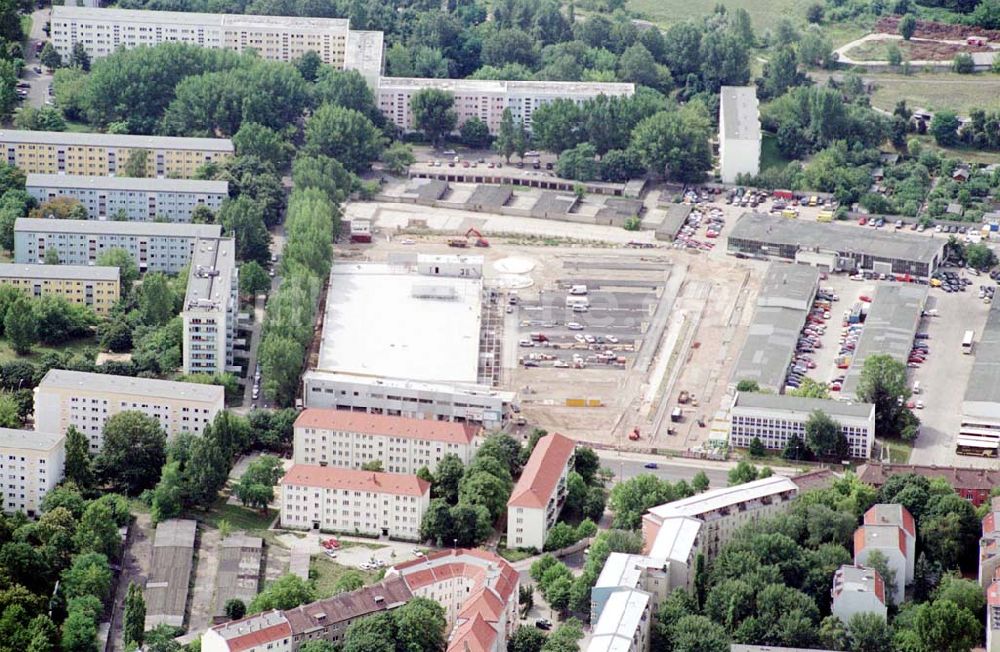 Berlin / Biesdorf-Süd aus der Vogelperspektive: Kaufland-Einkaufszentrum (Biesdorf-Center) Sewanstraße Biesdorf-Süd / Lichtenberg