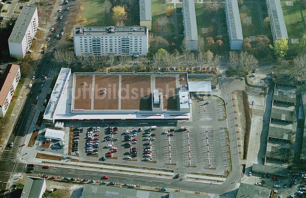 Luftbild Berlin-Lichtenberg - 11.11.2003 Kaufland Neubau Dolgenseestrasse Berlin - Lichtenberg