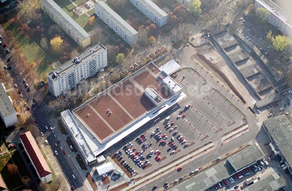 Luftaufnahme Berlin-Lichtenberg - 11.11.2003 Kaufland Neubau Dolgenseestrasse Berlin - Lichtenberg