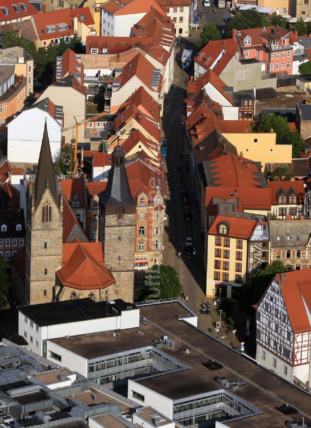 Erfurt von oben - Kaufmannskirche in der Altstadt von Erfurt im Bundesland Thüringen