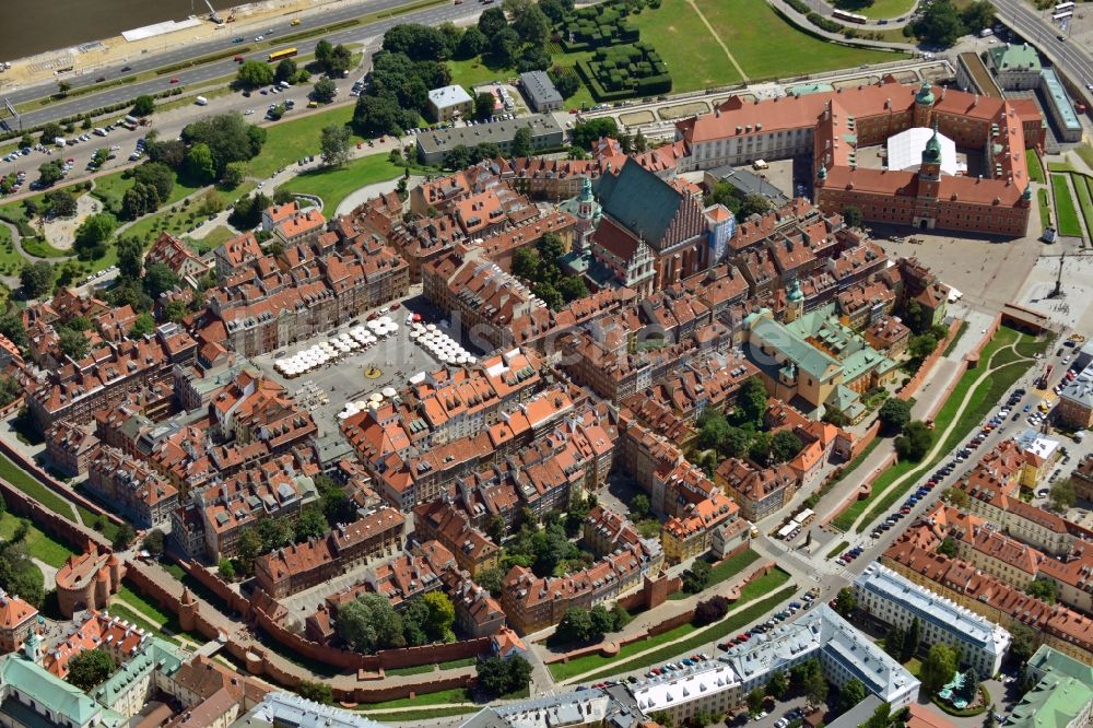 Warschau aus der Vogelperspektive: Kern- Zentrum der historischen Warschauer Altstadt der Hauptstadt Warschau in Polen