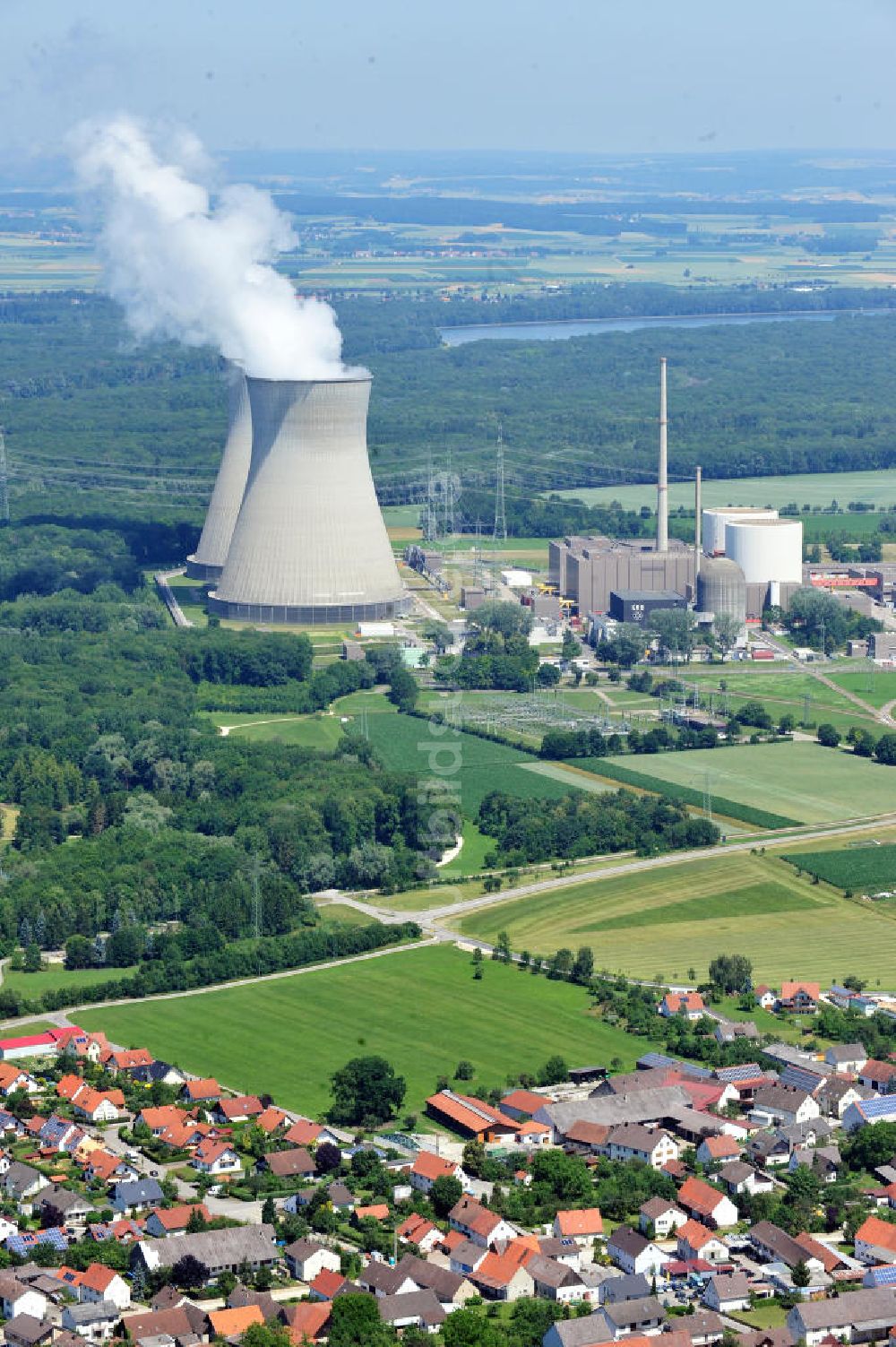 Luftaufnahme Gundremmingen - Kernkraftwerk Gundremmingen / Bayern